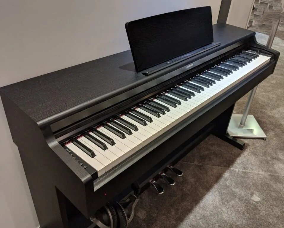 Yamaha YDP-164 piano