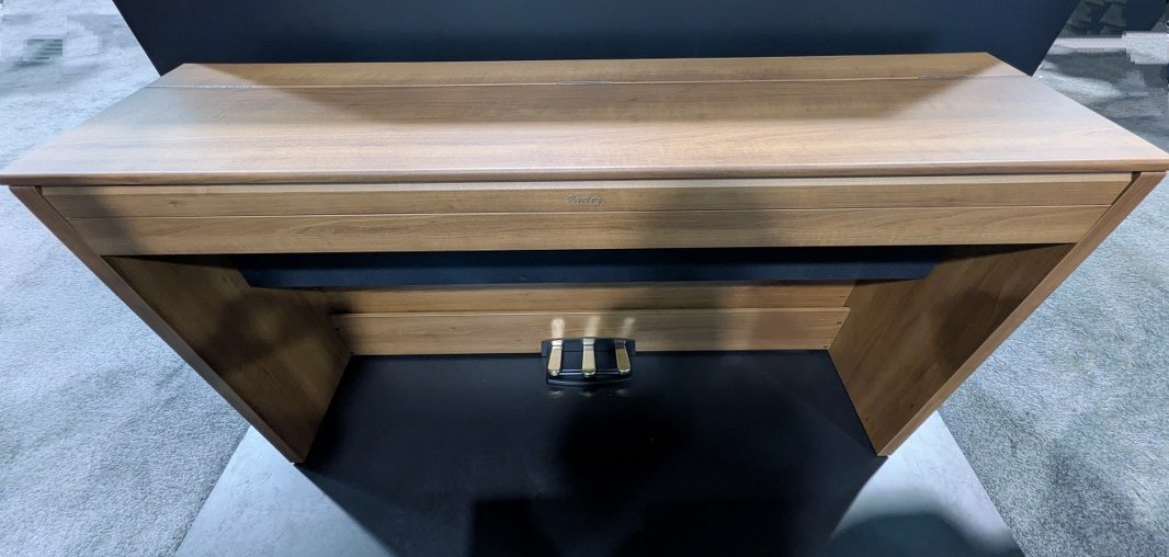 Korg Magnifique with key cover closed